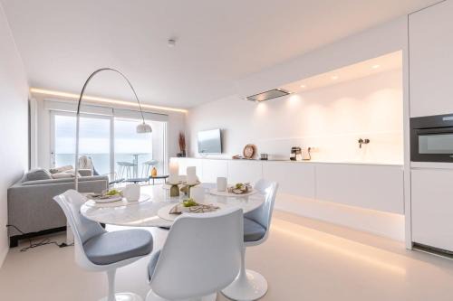 Het Zoute Apartment | Huswell - Cozy modern studio with magnificent sea-view