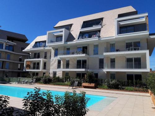 Nieuwpoort Apartment | Huswell - Family-friendly apartment in Nieuwpoort with shared summer pool
