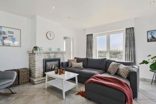 Lissewege Apartment | Huswell - Sea Bridge; Charming apartment near the beach
