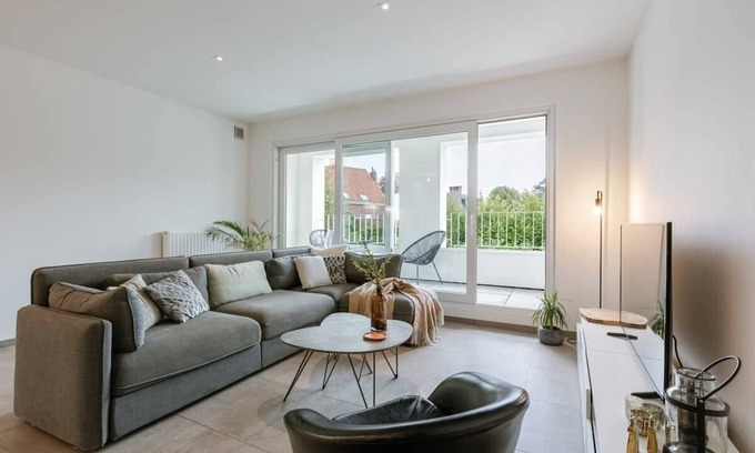 Kortrijk Apartment | Huswell - Spacious apartment in Kortrijk