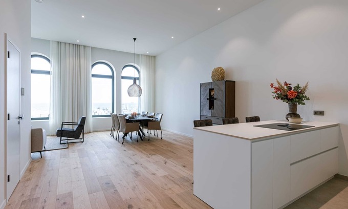 Ostend City Centre Apartment | Huswell - Stunning seafront apartment with modern comforts and dike views