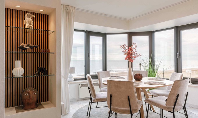 Mariakerke Apartment | Huswell - Stylish Apartment with Sea View