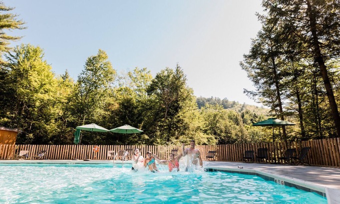 Sutton Ski Chalet | Huttopia Sutton
