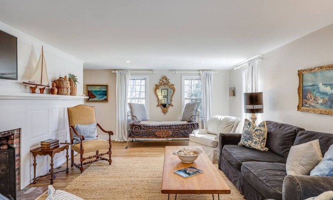 Hyannis Port House | Hyannisport with Huge Lot