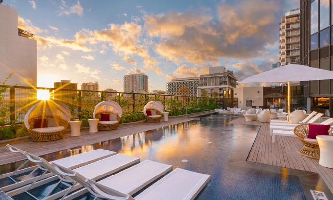 Waikiki Resort | Hyatt Centric Waikiki Beach