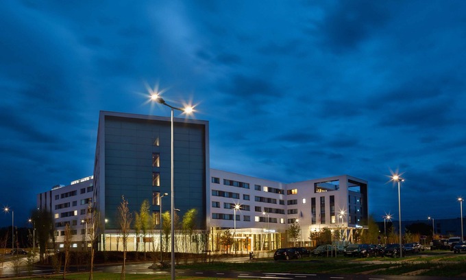 Roissy-en-France Hotel | Hyatt House Paris Charles de Gaulle Airport