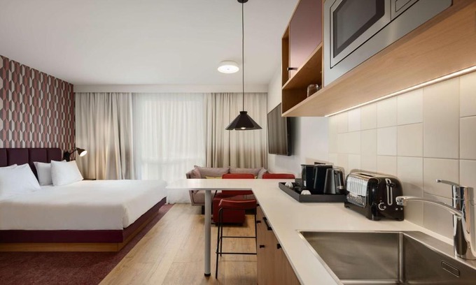 Roissy-en-France Hotel | Hyatt House Paris Charles de Gaulle Airport