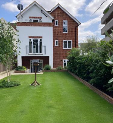 Beverley Apartment | Hybrid Resi - London, New Malden near Richmond - Wimbledon