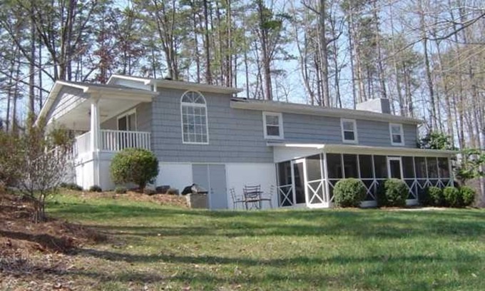 Leasburg House | Hyco Lakefront rental with great outdoors. So much room for activities!