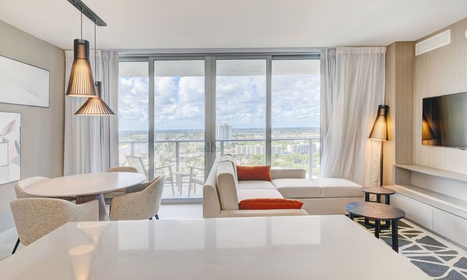 Hollywood South Central Beach Apartment | HYDE BEACH HOUSE DELUXE SUITES - B
