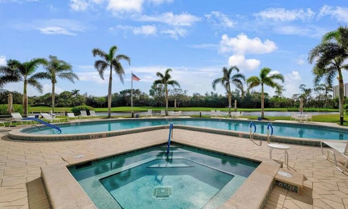 Pelican Bay Condo | Hyde Park 406A in Pelican Bay Naples Fl Spacious 3 bedroom condo fully equipped
