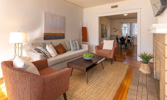 Hyde Park Apartment | Hyde Park Comfort with Office | Near Everything