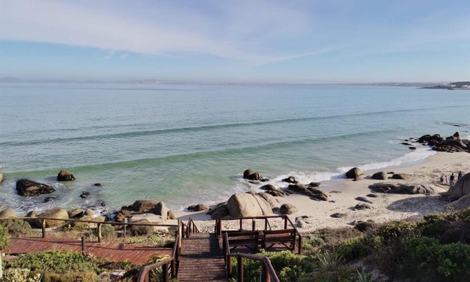 Langebaan Apartment | Hydra - Studio in Langebaan with beautiful secluded beach