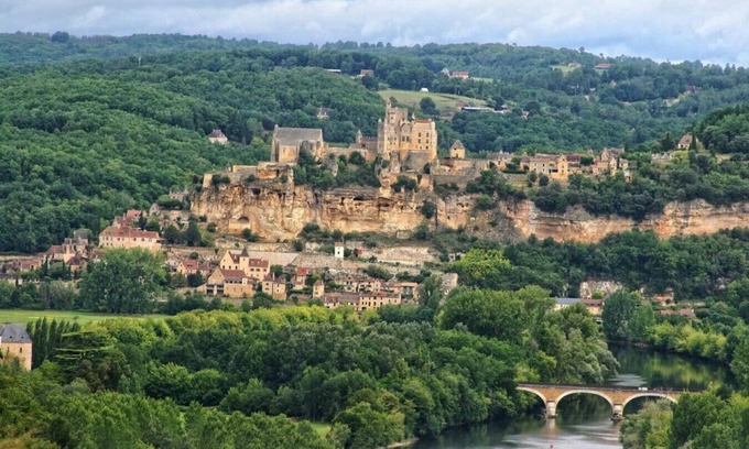 Siorac-en-Perigord House | Hydrangea Hideaway - Magnificent Guest House on the bank of the Dordogne