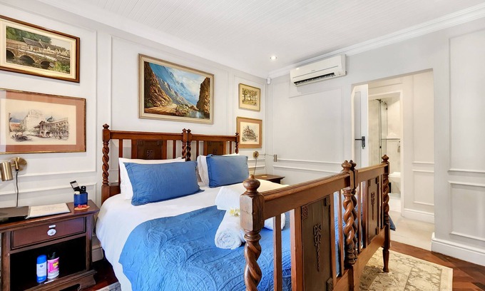 Constantia House | Hydrangea - Pinoak Self-catering Cottages