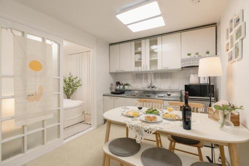 Jongno Apartment | Hyehwa Modern House