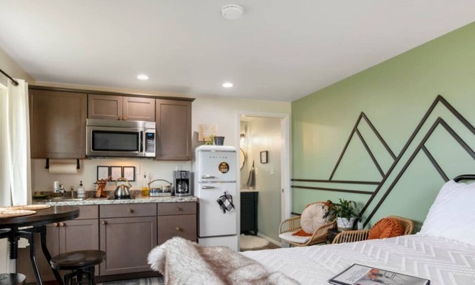 Palmer House | Hyer Mountain Vista-Chugiak Bungalow