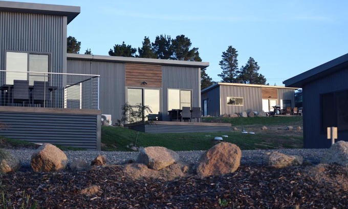 East Jindabyne House | Hygge Eco Cabins Beautiful New Cabins with Amazing Views
