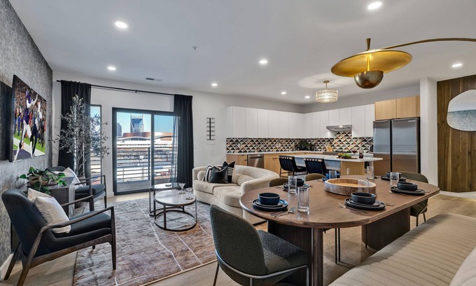 Rutledge Hill House | Hyve-The Cosmo-Walk To Broadway