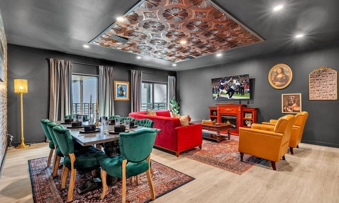 Sobro House | Hyve - Tropical Penthouse - Pool & Gym