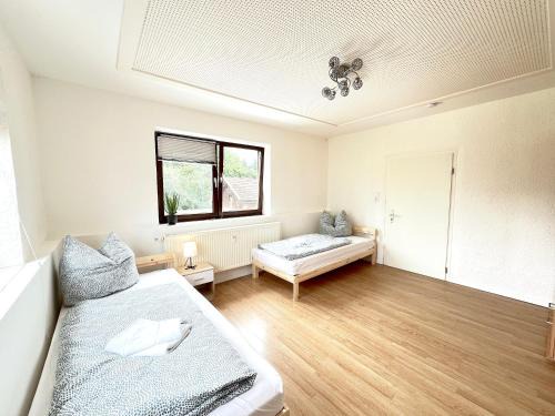Pilsting Apartment | I Apartment 14 Personen - Monteurzimmer - Ferienwohnung, Großköllnbach I