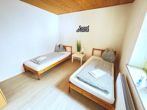 Pilsting Apartment | I Apartment 17 Personen - Monteurzimmer - Ferienwohnung, Großköllnbach