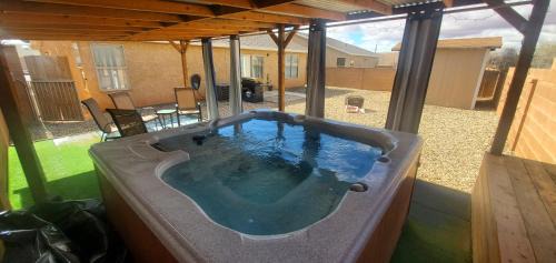 Page House | I Deal Lake Powell Home 3BR, Jacuzzi, BBQ, Firepit