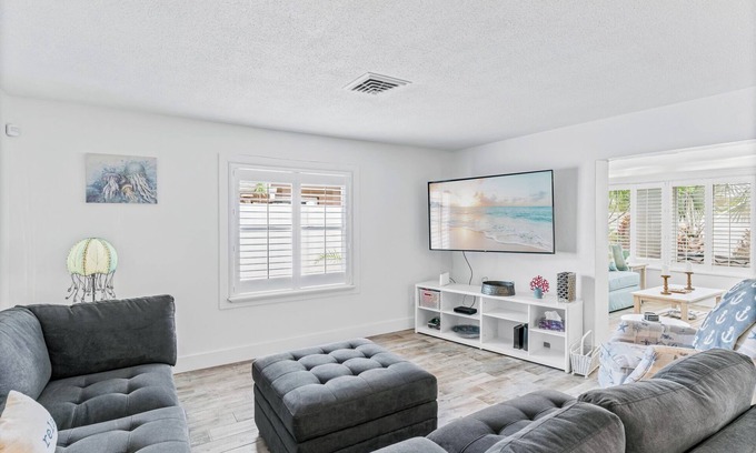 Indian Rocks Beach House | I.R.B 415 Home 3bed 2bath Salt Water Pool Home Sleeps 10