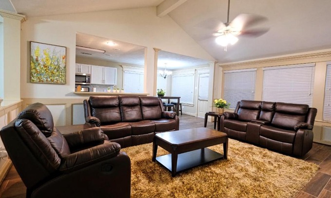 Atascocita House | IAH, Humble, Woodlands, Spring, Cypress - Ambergate
