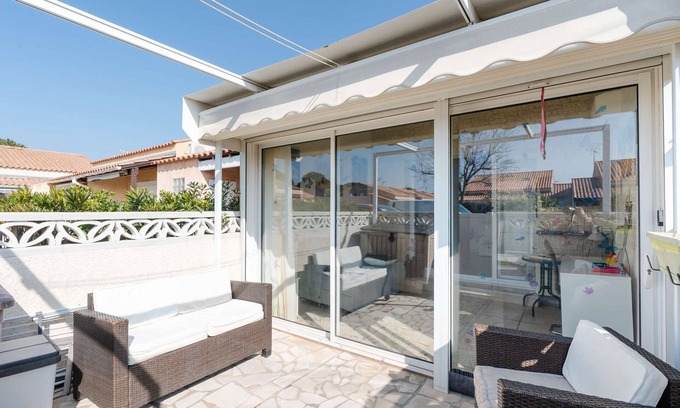 Les Ayguades House | IB123 Pavilion studio mezzanine with WIFI in residence with swimming pool