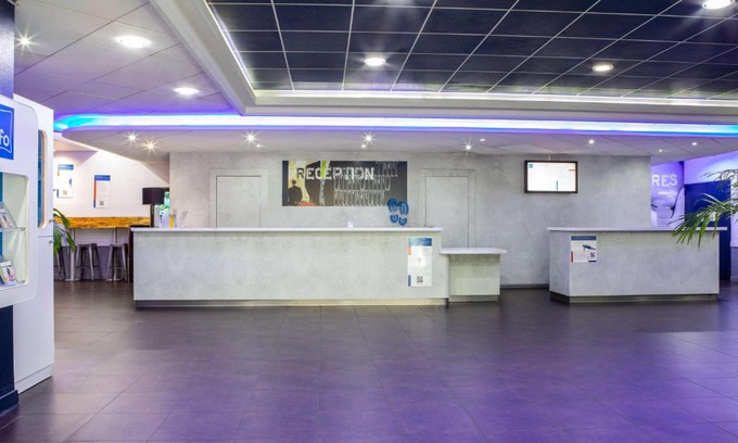 Quartier des Grandes-Carrieres Hotel | ibis budget Paris Porte De Montmartre
