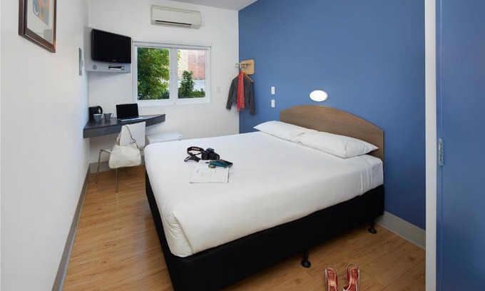 Redcliffe Hotel | ibis Budget Perth Airport