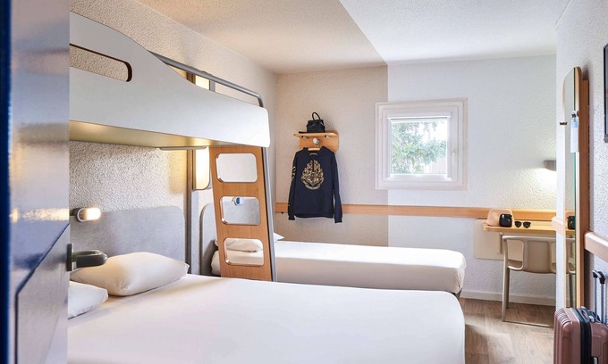 Saint-Cyr-l'Ecole Hotel | ibis budget Versailles Chateau Saint Cyr