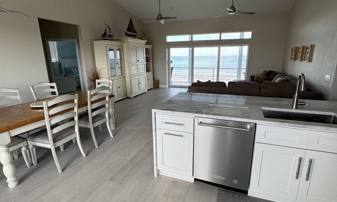 Palm Island House | Ibis Landing Beach House.Directly on the Beach! Don Pedro/Palm Island