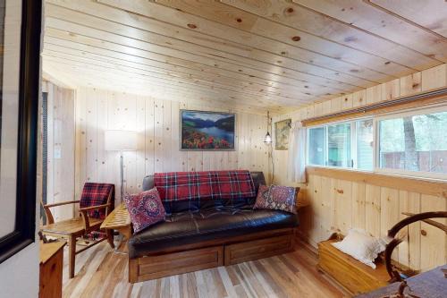 Enterprise House | Ice Creek Hollow Wood Den at Wallowa Lake