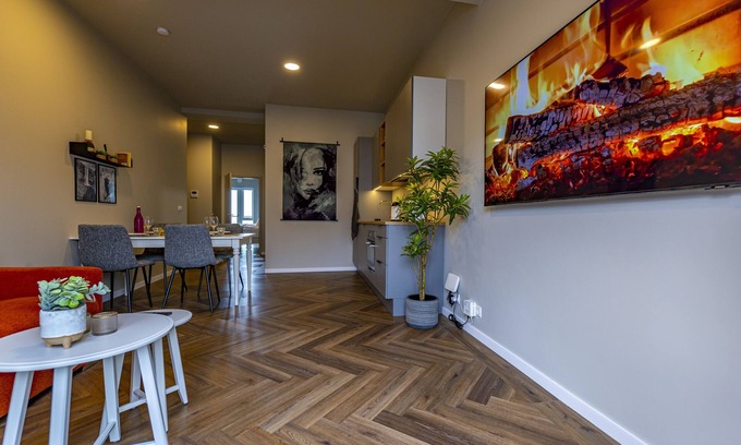 Hliðar Apartment | ICELAND SJF APARTMENTS - 401 Your Downtown Reykjavík Retreat