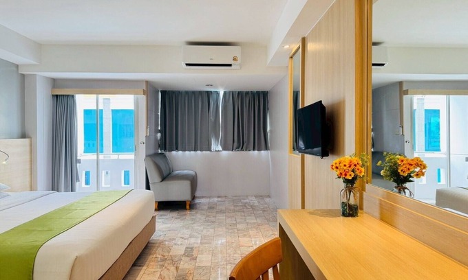 Talat Phlu Hotel | iCheck inn Thapra