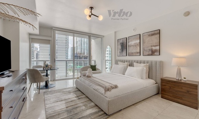 Downtown Miami Condo | ICON W BRICKELL BY IMD MIAMI VACATION RENTALS COZY STUDIO