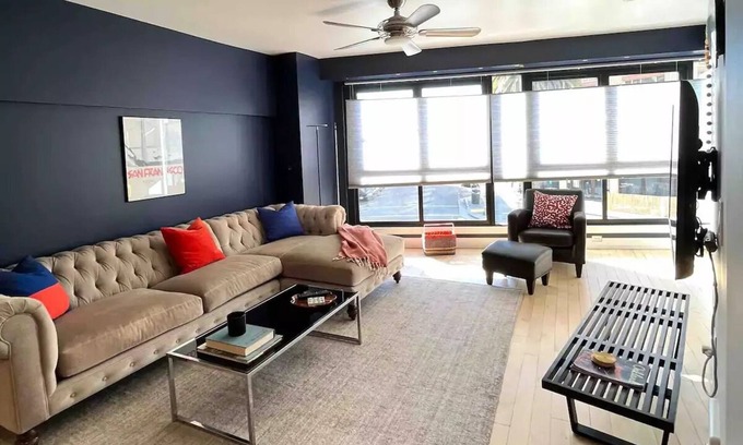 Uptown Oakland Condo | Iconic, sunny, open-plan condo in heart of Oakland