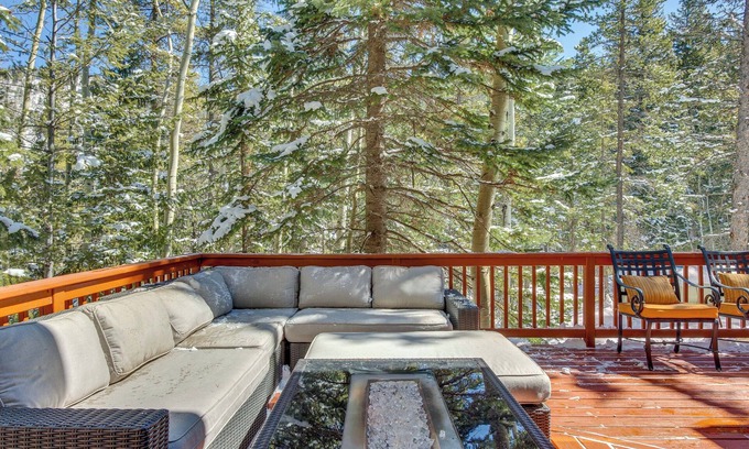 Idaho Springs Cabin | Idaho Springs Cabin w/Hot Tub on Half Acre!