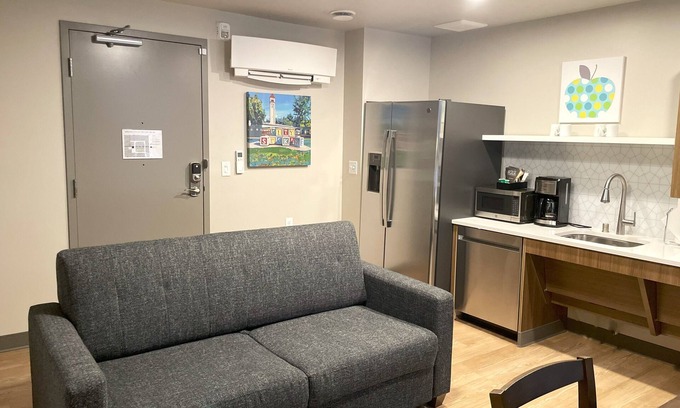 Riverside Apartment | Ideal 1 Bed ADA Accessible Travel Apartment in the Heart of Spokane