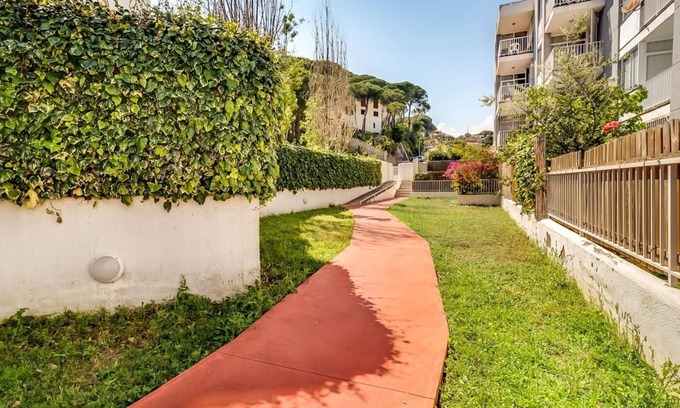 Sant Pol De Mar Apartment | Ideal apartment for families 1km train and shops