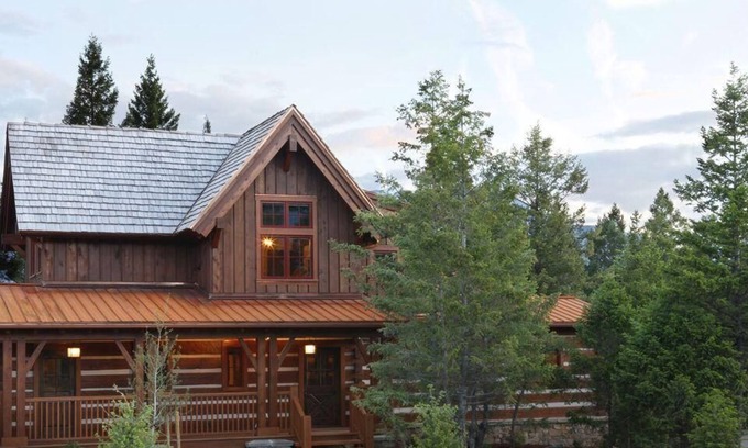 East Kootenay Cabin | Ideal cabin for your getaway - pool and snooker tables, gourmet kitchen, & more
