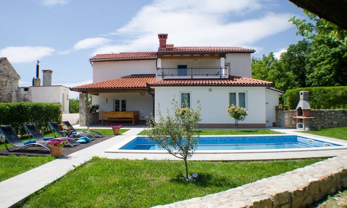 Pican House | Ideal for family holidays in traditional and quiet location