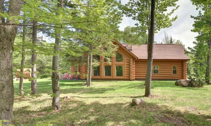 Fiddler Lake Resort Ski Chalet | Ideal for family hot tub