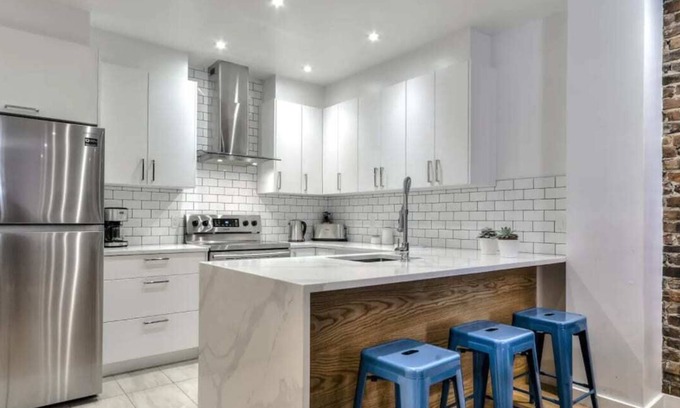 Plateau Mont Royal Apartment | Ideal for Groups in LePlateau Fast WiFi Near Metro