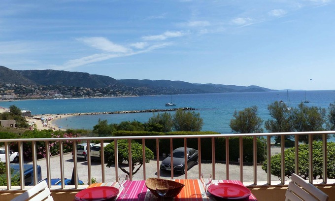 La Faviere Apartment | Ideal location "feet in the water" - Le Lavandou