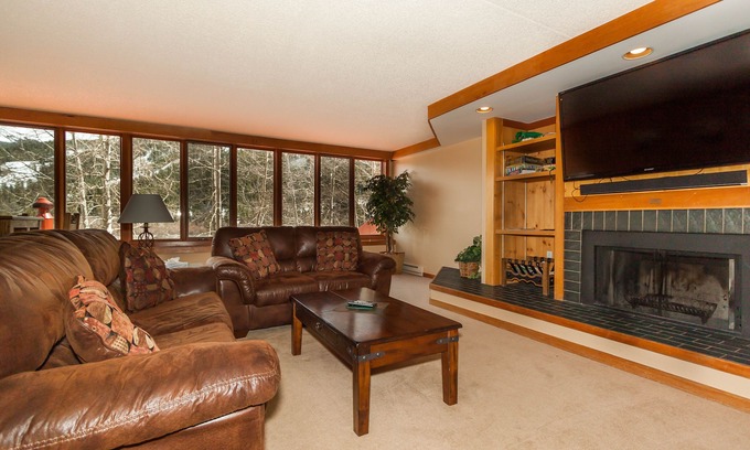 Lakeside Village Condo | Ideal Location in Keystone: 10 mins Walk to Lifts, Steps to Shops and Lake!