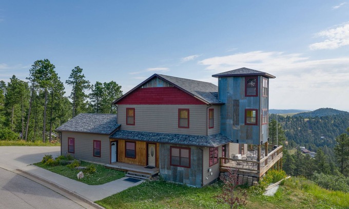 Deadwood House | Ideal Location- Stunning Views, Close to Skiing & Deadwood, 4 King Suites