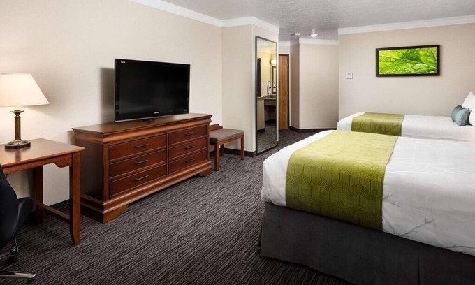Kimball Junction Hotel | Ideal Mix of Comfort and Value! Indoor Pool, Breakfast, Pets Allowed, Shuttle!